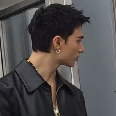 ruinunwritten's profile picture. ROLEPLAY — oa 23먼, ic, semi-active, straight, 3N— I write plots and play pokemon🏒🥅 Captain of the Valeris Wolves