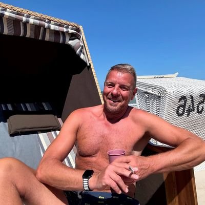 sanni_nguyen's profile picture. Living in the library and never having fun can be hard. But it's all worth it when you realize you're going to be saving lives one day