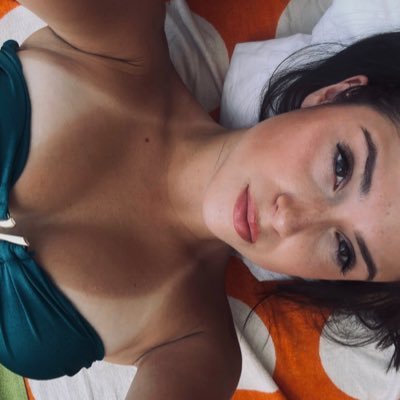 saracunha__'s profile picture. just a girl with good music taste