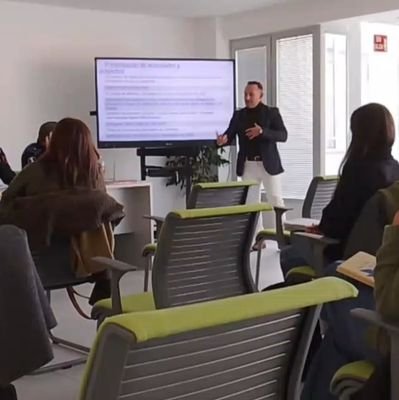 damasco1812's profile picture. Graduate in Law. Far Right, AI, Islamophobia, populism and hate speech. EIR 2021,2022 & 2023. Member of #REDOI & @cinved_cord network @cordopolis_es .