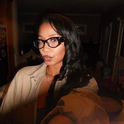 RisaPearI's profile picture. IG:@RisaPearlRisaPearl