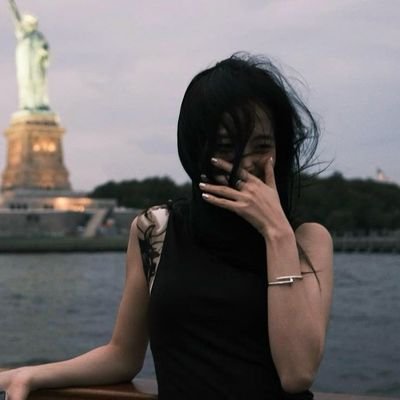 vynnee_'s profile picture. the only downfall is up 💋