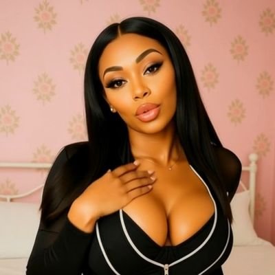 LaceyLorenzo933's profile picture. x