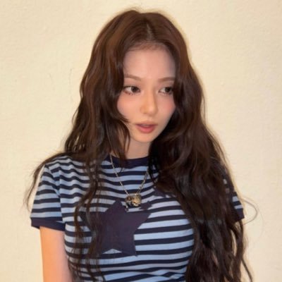 fromiscomeback's profile picture. 