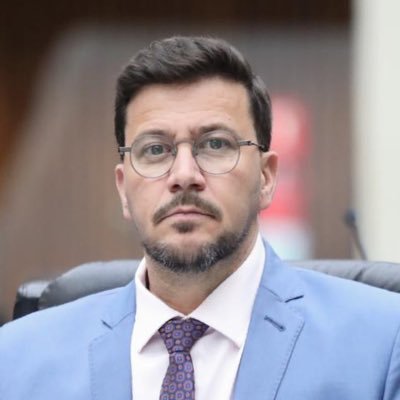 arilsonchiorato's profile picture. Deputado Estadual, Presidente do PT-PR e Líder da Oposição. Administrador  e Mestre em Gestão Urbana 
💏 Marido da Jane
👶 Pai do Benício e do Heitor