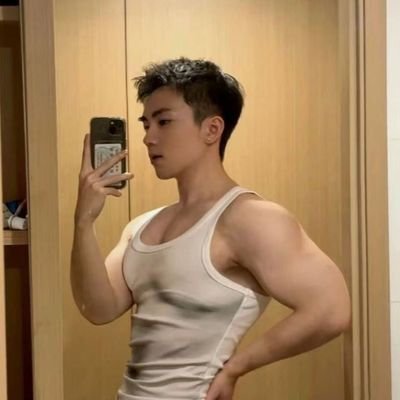 top99066's profile picture. 拥入怀中 听你的故事