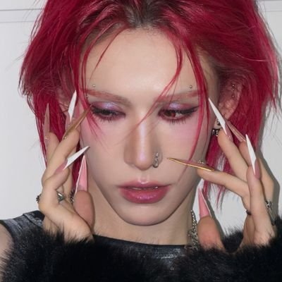 hrtshapedbx's profile picture. I fucking hate working I'm sorry ateez