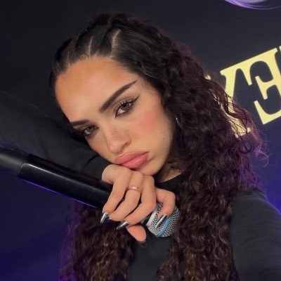 dontreatmebadIy's profile picture. me and my faves against the world