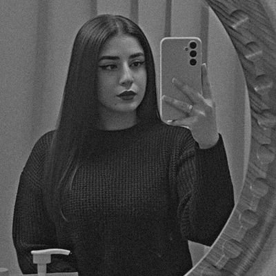 The__ngrmm's profile picture. 'فُروتَن‌باش'زن‌خود‌ وط̀ن است'