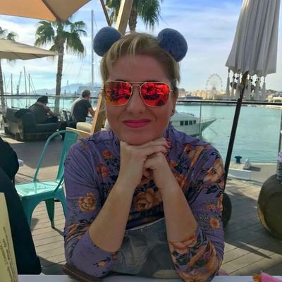 CALISTASWEET8's profile picture. ESCRITORA en 𝒎𝒊𝒔 𝒍𝒐𝒄𝒖𝒓𝒂𝒔 💭Todo comienza en 🅃🅁🄸🄰🄽🄰🏆Premio Roma Valencia y otros💖Correctora profesional💖Teatro💖Chocolate💖Mariposas💖El mar