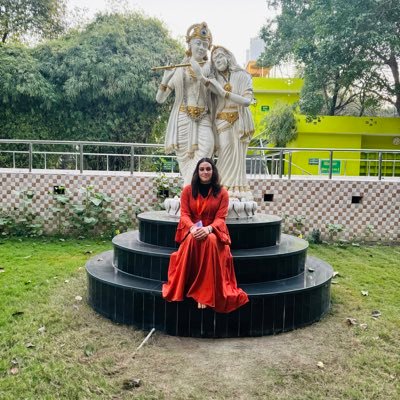 ShamlySharma's profile picture. *रहिमन मुश्किल आन पड़ी, टेड़े दूँउ काम*। *सिधे से जग ना मिले, उल्टे मिले न राम*॥