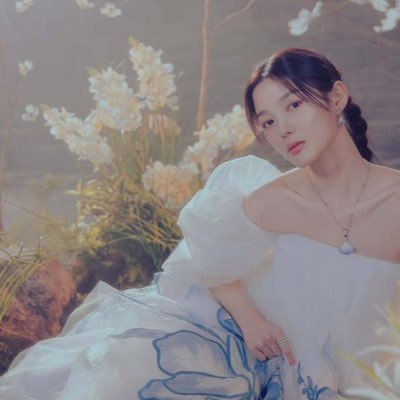 youjunggk's profile picture. (⸙) …﹝roleplaying ; since’ 1999﹞ ꢢ˖ one.. two.. three.. ㅤGather up! the shoot is gonna start. Make Awesome Ent. proud of me, indeed.