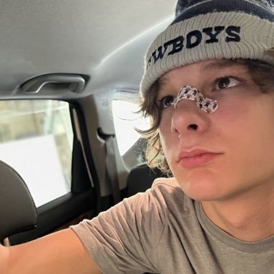 otalnicotina's profile picture. 16 | todo dia levantando a mão pra ver se Deus puxa