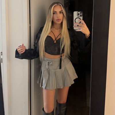 valentinemiis's profile picture. 𝕓𝕖𝕝𝕝𝕖, 𝕔𝕒𝕡𝕣𝕚𝕔𝕚𝕖𝕦𝕤𝕖, 𝕤𝕖𝕩𝕪, 𝕕𝕚𝕒𝕓𝕝𝕖𝕤𝕤𝕖 # |/ 𝟛𝟘€ 𝔻'𝕆𝔽𝔽ℝ𝔸ℕ𝔻𝔼 𝕆𝔹𝕃𝕀𝔾𝔸𝕋𝕆𝕀ℝ𝔼 ℙ𝕆𝕌ℝ 𝔻𝔼𝔹𝕃𝕆ℚ𝕌𝔼ℝ 𝕋𝕆ℕ 𝔻𝕄 !! 😈👑