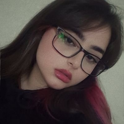cfukjzx's profile picture. ✨️زیبا پری دو چشمت دارد شمیم شادی 
این نور روز و شب را بر مهر و ماه دادی✨️