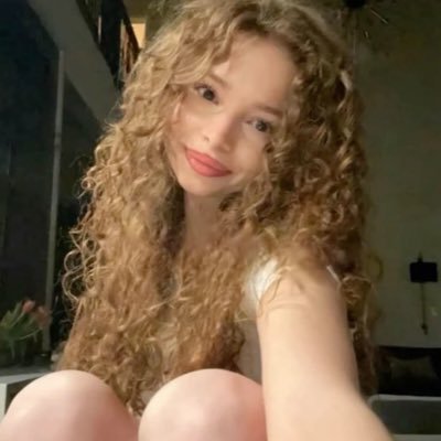 baeugonia's profile picture. 𝖤𝗅 𝖺𝗆𝗈𝗋 𝗇𝗈 𝗆𝗂𝗋𝖺 𝖼𝗈𝗇 𝗅𝗈𝗌 𝗈𝗃𝗈𝗌, 𝗌𝗂𝗇𝗈 𝖼𝗈𝗇 𝖾𝗅 𝖺𝗅𝗆𝖺.