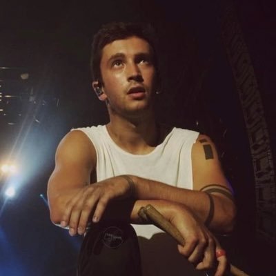 neongr4vestone's profile picture. maybe a little obsessed with twenty one pilots ||