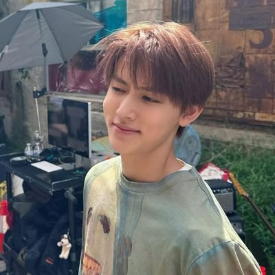 bleachmyIife's profile picture. i think the guy with the yellow and blue checkered vans is pretty cool