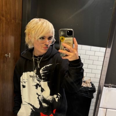 conn0r_alt_d3l's profile picture. he/him • I live to go to concerts 𖡡 • I love lots of bands!! ~ ☆ Concert Photographer ☆ • #1 sweet heroine fan