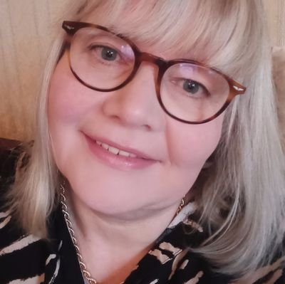 KaRue71's profile picture. **Liebe ist eine Blume, die man nicht pflücken, sondern pflegen sollte, damit sie wachsen kann.** (Mark Twain)🌹   🇩🇪 🕊