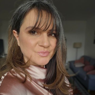 komentatoricaba's profile picture. Politolog,  politički analitičar, bloger, novinar i urednik portala Nemam štelu, nastavnik građanskog obrazovanja i pjesnikinja.