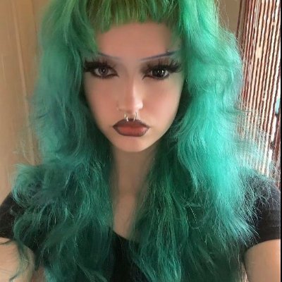 stupidemogirly's profile picture. idk some dumb emo whore