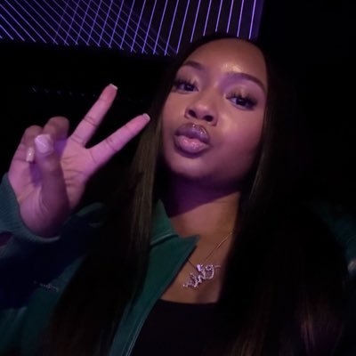 adoreeechloe's profile picture. 