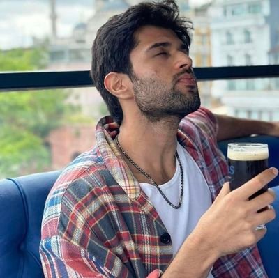 siddhuuu07's profile picture. ఒరేయ్ ఆంజినేలు.. తెగ ఆయాస పడిపోకు చాలు.... మనం ఈదుతున్నాం.. ఒక చెంచాడు భవ సాగరాలు..

Movies & Books ❤
Spiritual seeker