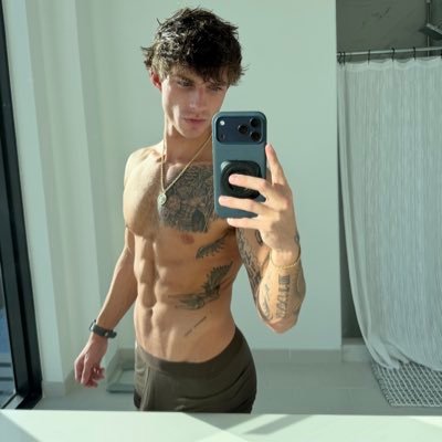 leolevine69's profile picture. 21|FL dm for collabs💸 drop a follow for daily nudes and vids😘premium content ➡️ https://t.co/oULhlAlJep