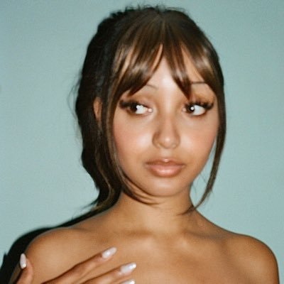 aelinwifey's profile picture. even if you hate yourself, I’ll love you enough for the both of us