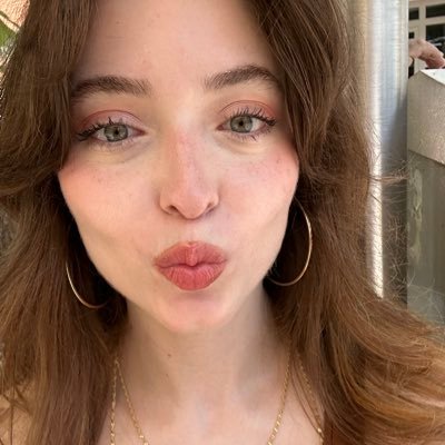 aslhnyv's profile picture. konuşmam yalnızca fener