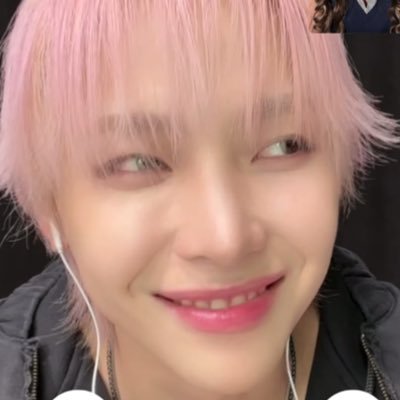 wenosfresa's profile picture. 🇲🇽🇺🇸 LUNÉ / #王奕翔's wife 🍓🐈‍⬛ / 250602 ✧˖° 250824 ✧˖° 251117 ✧˖° 251120 ✧˖° 251121 / #03 Lover / That one bald nico stan? Yup that’s me