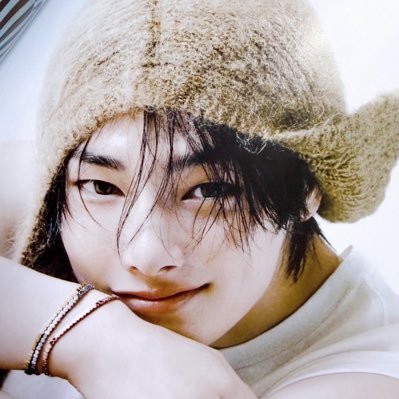 shoyoskz's profile picture. — yapping about stray kids’ photocards and merch.