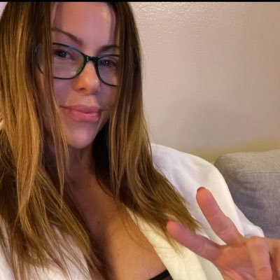 helenhowaad's profile picture. I’m very new here and I’m willing to make new friends