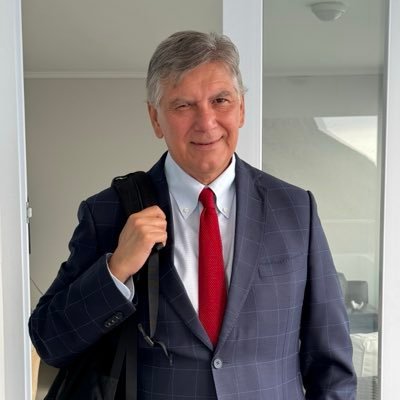 RaulGilGon's profile picture. Abogado, Ariqueño, ingresa a la política luego de más de 30 años de ejercicio profesional en ámbito privado, público y académico. Siempre por la derecha