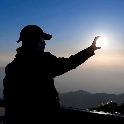 heqizhengz93454's profile picture. 