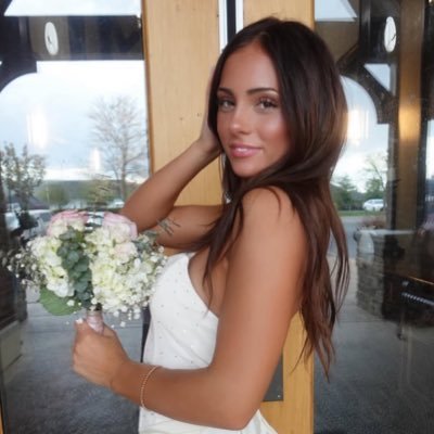 misarchive2's profile picture. YOU ⠀ CANT ⠀ 𝐌𝐀𝐊𝐄 ⠀ PEOPLE ⠀ LOVE ⠀ YOU ⠀, ⠀ BUT ⠀ YOU ⠀ CAN ⠀ MAKE ⠀ THEM ⠀ FEAR ⠀ 𝒀͟𝑶͟𝑼 . ⠀( ⠀𝐐𝐔𝐄𝐄𝐍 𝓑 ⠀) ⠀ 🐝💕