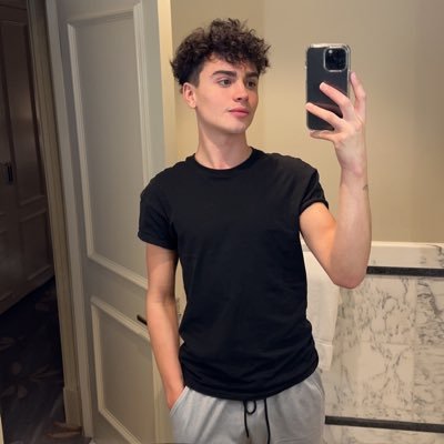 anthonyblisso's profile picture. ✨🛸🎈🌺❤️🌛🌜💙🌸🧸✈️ ✨