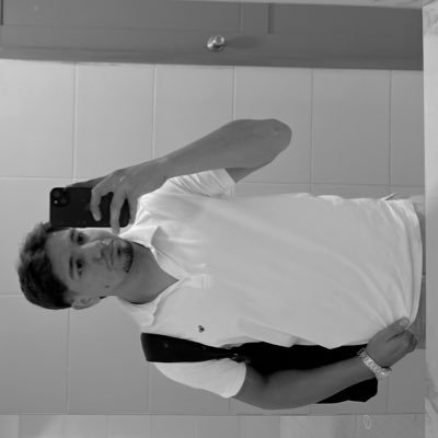 yjag21's profile picture. 