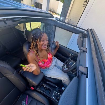 blazinwithbri's profile picture. 