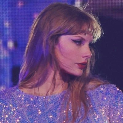 showgirltays's profile picture. biggest red stan🧣| fangirl ౨ৎ | swiftie since 2019 | the life of a showgirl 🧡