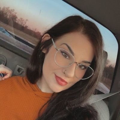 b_arleneb69657's profile picture. 