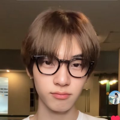 yellowpeachsky's profile picture. i have a crush on you, ม๋าเด้ก @twnpich 🖐🏻♥️