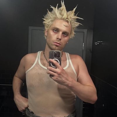 ktsforehead's profile picture. i’m scared i’ll never sleep again