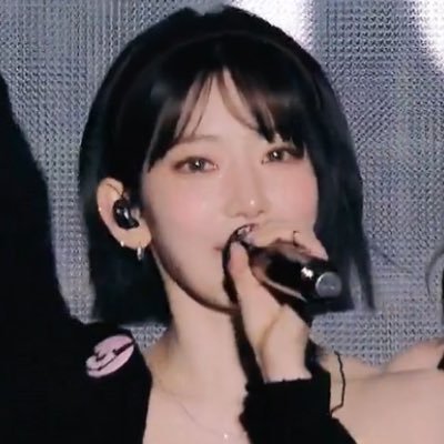 agustfim's profile picture. oh baby it’s blue flame ☽ for le sserafim mainly