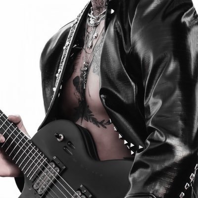 versoanal's profile picture. my soul is a lake; lake, cup of heaven, a nest of stars in the calm night, a cup of the bird, the flower and the soil of swans and the soul.