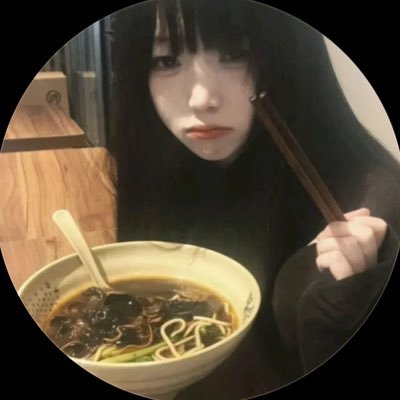 euxwha's profile picture. she/her