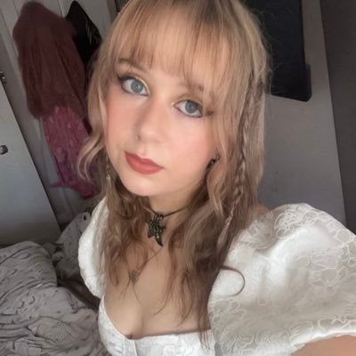 swiftsuncharted's profile picture. ˗ˏˋ ◞♡ swiftie since 09. holy ground’s legal guardian. vegan. speak now tour attendee. she/her. eras tour x5 ♡ ’ ˎˊ˗