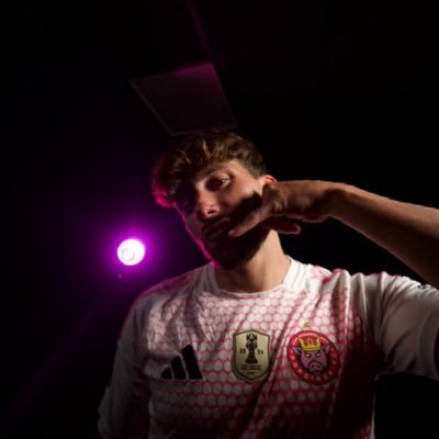 RogerCarboGomez's profile picture. Jugador de la @kingsleague // @xbuyerteam

Contacto: contact@rogercarbo.com