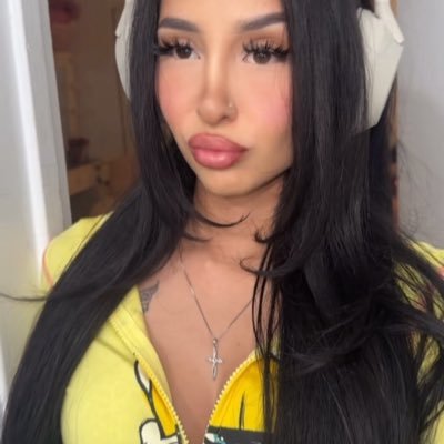 mellyxfelix's profile picture. 